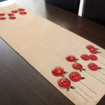 رانر-میز-۶-نفره-گل-قرمز-دکوداریس